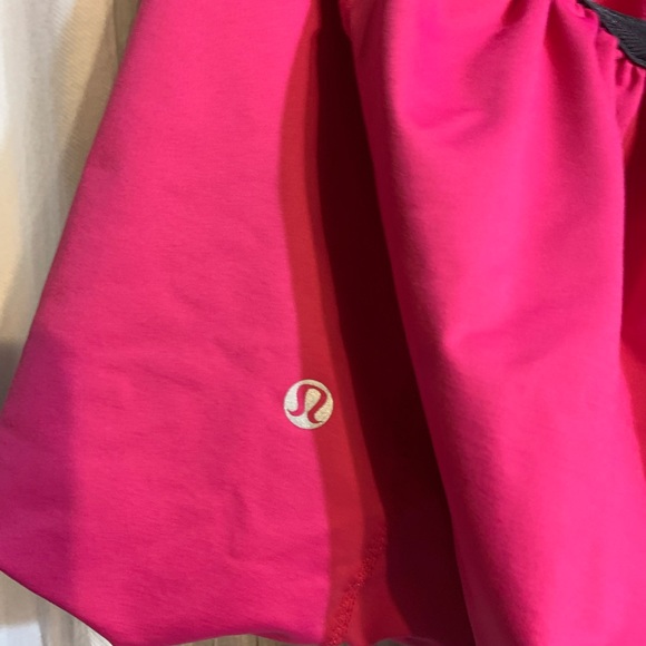 Lululemon tank top. Size 8. - Picture 4 of 6